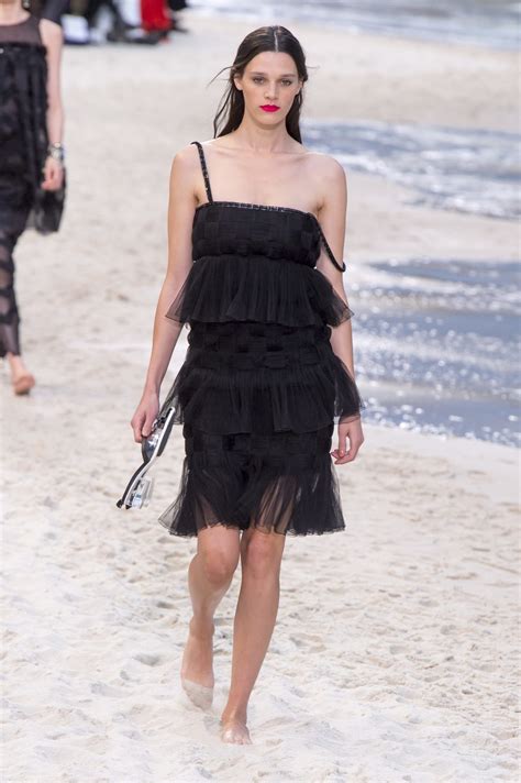 petite robe noire chanel achat|GLIMMERING IN BLACK HAUTE COUTURE SPRING.